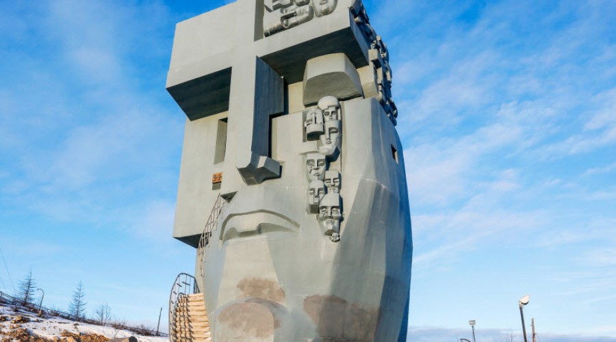 Монумент «Маска скорби» 