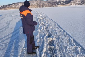 В бухте Гертнера обнаружены живые трещины