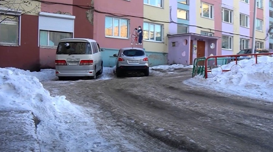 Почти 50% управляющих компаний в Магадане игнорирует правила уборки территорий