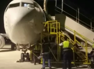 В аэропорту Пусана загорелся самолет